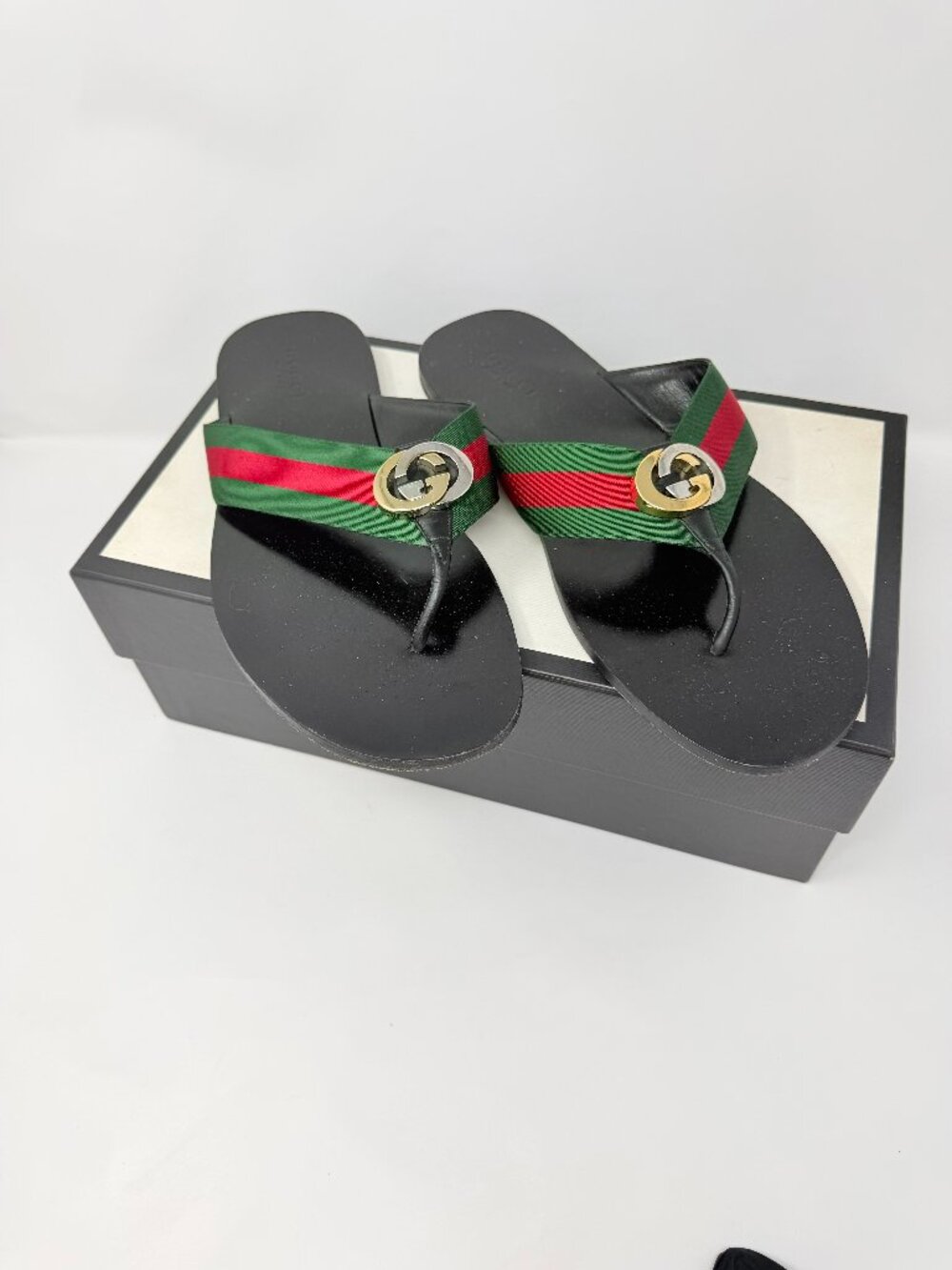 Gucci Web Thong Sandals Black Leather Red Green Stripe Interlocking G Flat Shoes